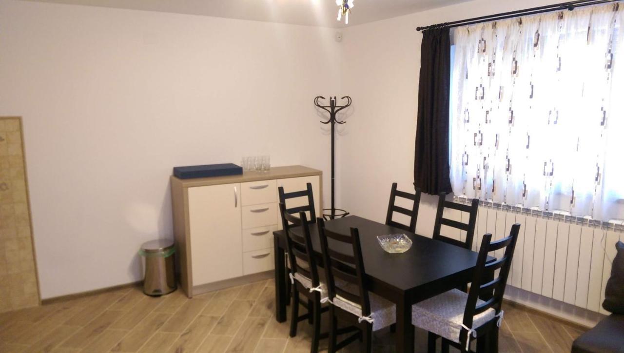 Апартаменти Eva'S Little House - Acasa La Taticul Albinelor Sinca Veche Екстер'єр фото